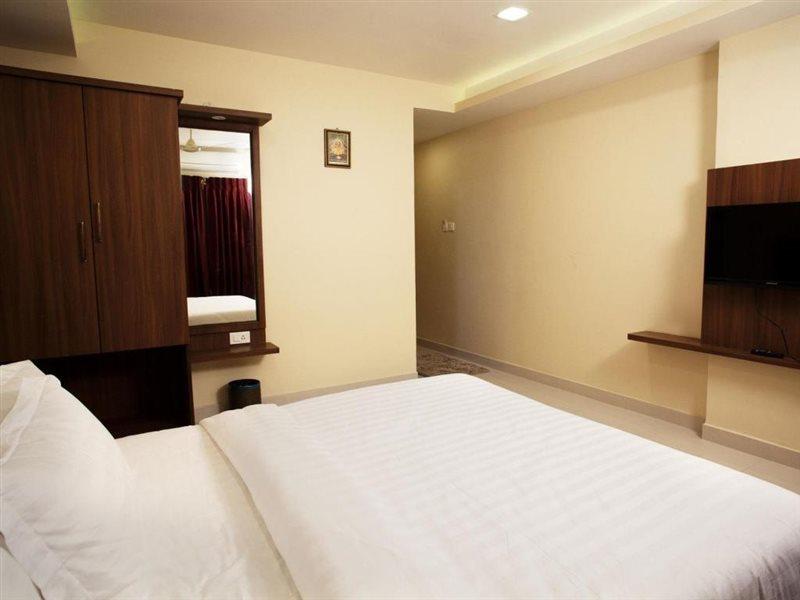 Hotel Mahalakshmi Residency Kolluru Exterior foto